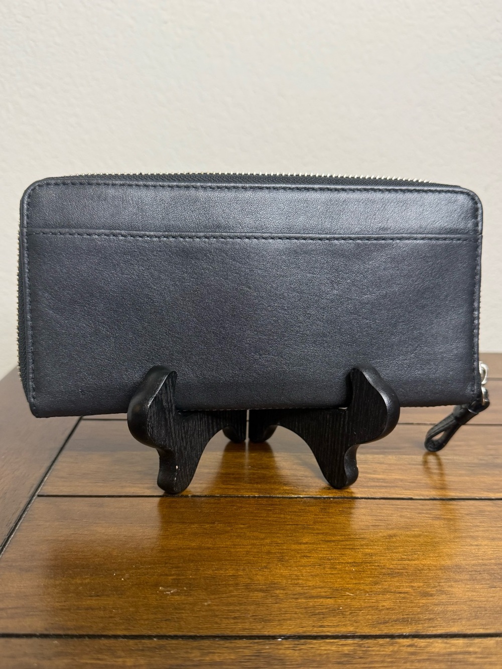 Coach wallet. Black leather with patent leather accent - Picture 2 of 6